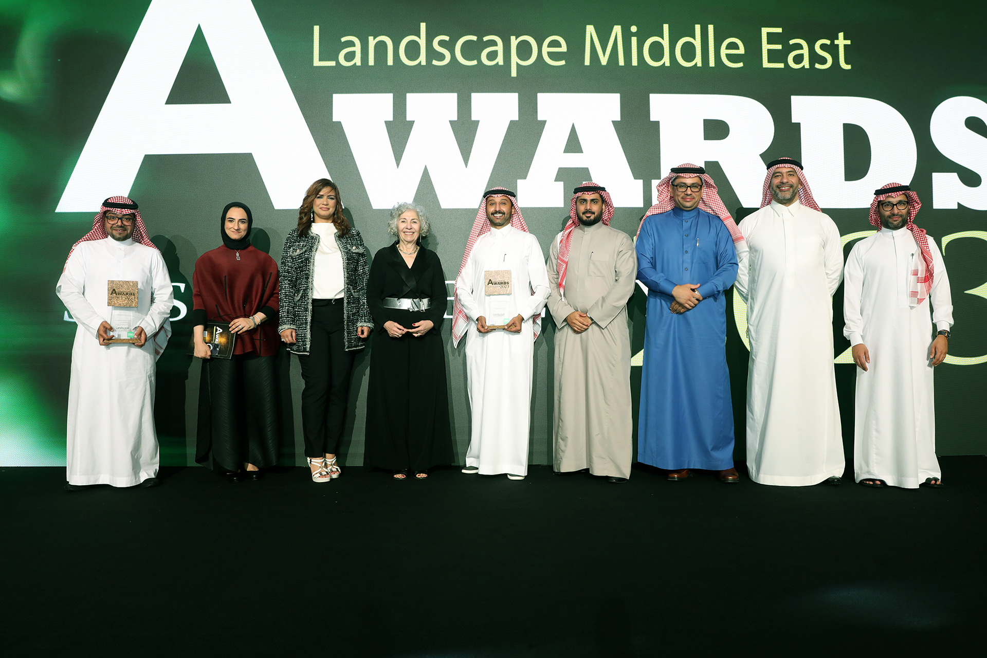 فريق التصميم يحتفل بحصوله على 3 جوائز في حفل جوائز لاندسكيب الشرق الأوسط للاستدامة 2023